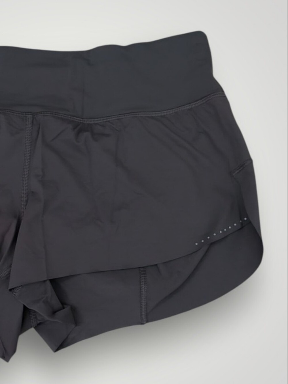 Lululemon Chase Me Shorts - Picture 4 of 13